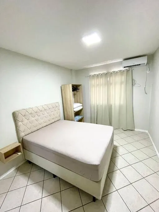 Apto Com Otima Localizacao, Centro De Meia Praia Itapema